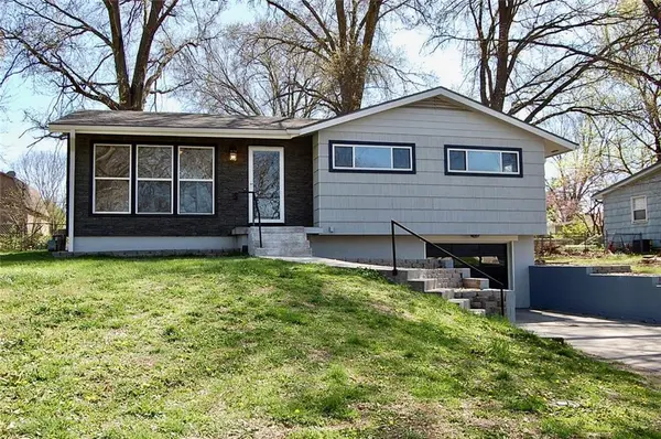 523 Santa Fe ST, Leavenworth, KS 66048
