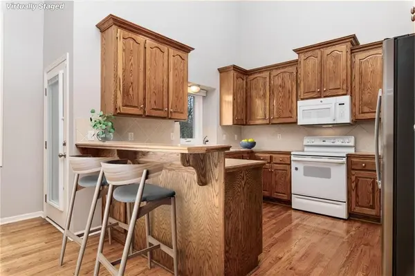 9015 N Chatham AVE, Kansas City, MO 64154