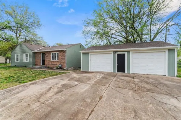 709 W Oak ST, Olathe, KS 66061