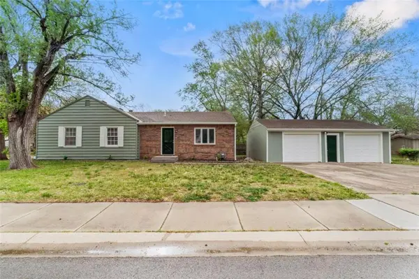 709 W Oak ST, Olathe, KS 66061