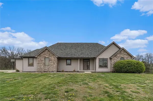 25850 Primrose LN, Lawrence, KS 66044