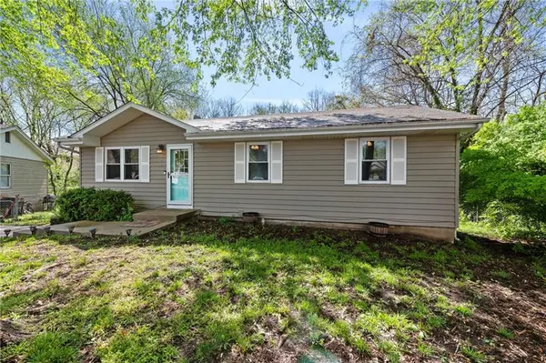 27 Brooks CT, Liberty, MO 64068