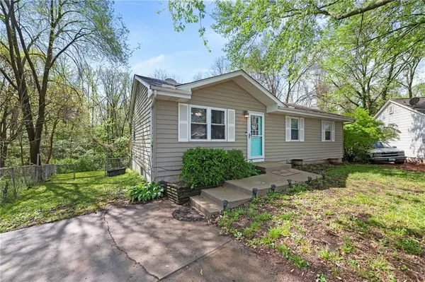 27 Brooks CT, Liberty, MO 64068