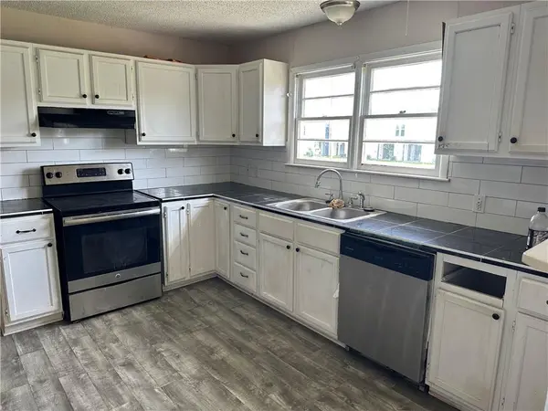 3804 E 93rd ST, Kansas City, MO 64132