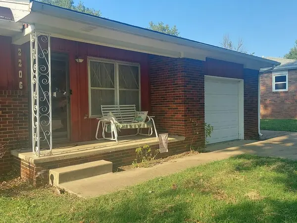 2206 W 1st N/A, Coffeyville, KS 67337