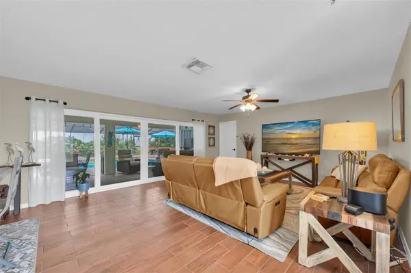 207 AMESBURY CIR, Sun City Center, FL 33573