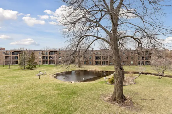 2230 Midland Grove RD #201, Roseville, MN 55113