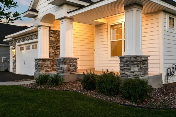 2177 Paisley PATH, Chanhassen, MN 55317