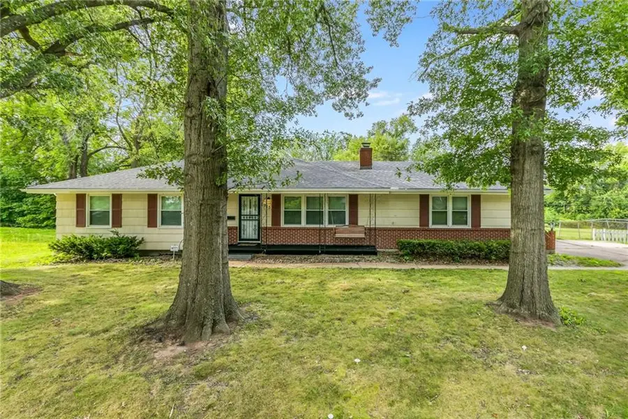 6915 E 102nd ST, Kansas City, MO 64134