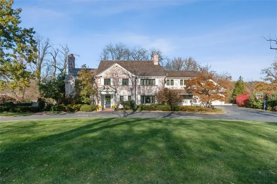 2700 Verona RD, Mission Hills, KS 66208