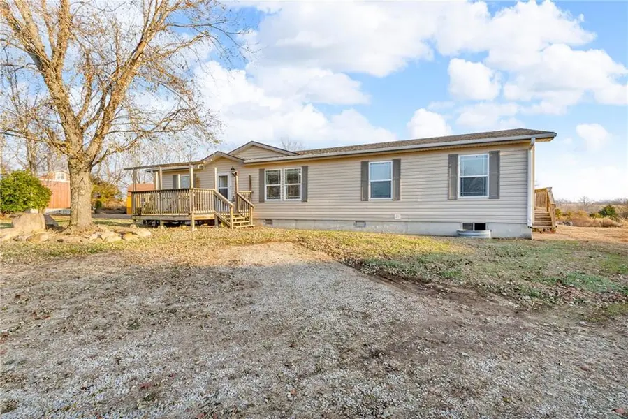 17623 Kansas AVE, Tonganoxie, KS 66086