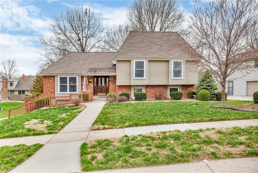 5113 NW Coves DR, Kansas City, MO 64151