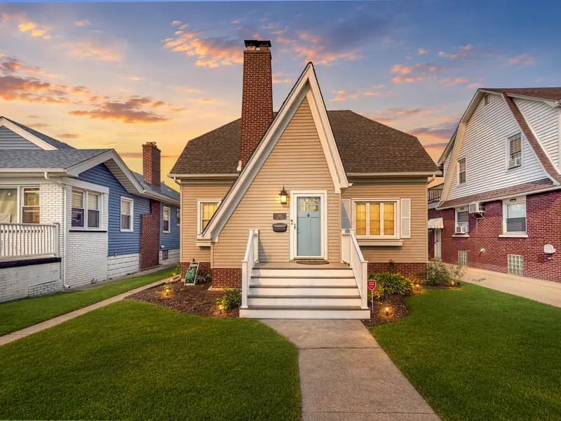 1342 Lake AVE, Whiting, IN 46394