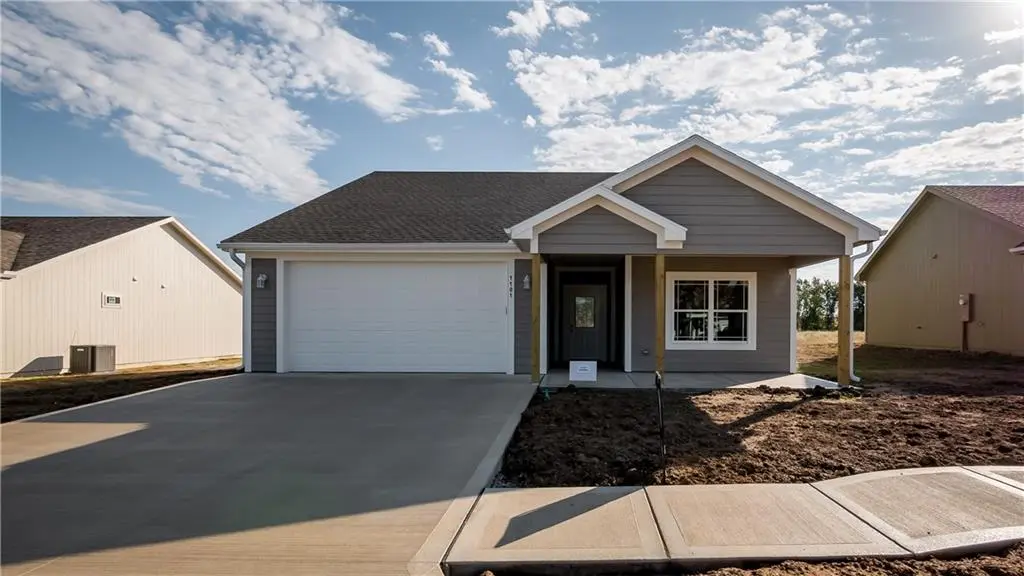 1314 NE White Oaks LN, Oak Grove, MO 64075