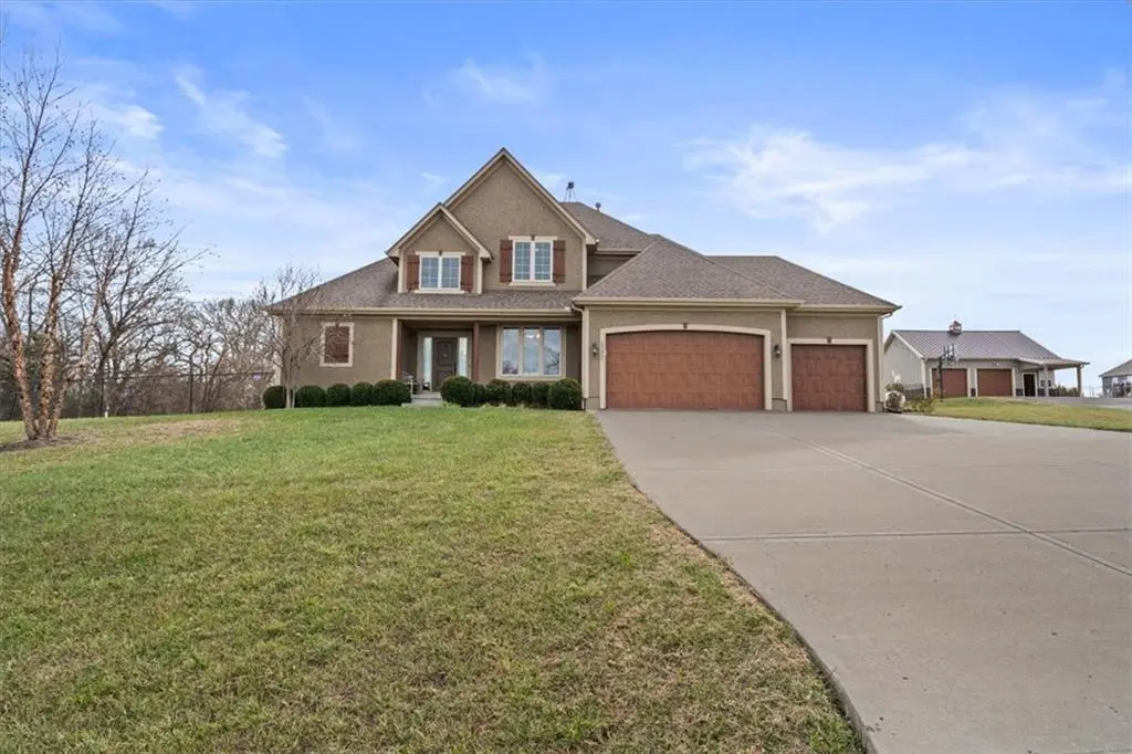 25327 Conley RD, Tonganoxie, KS 66086