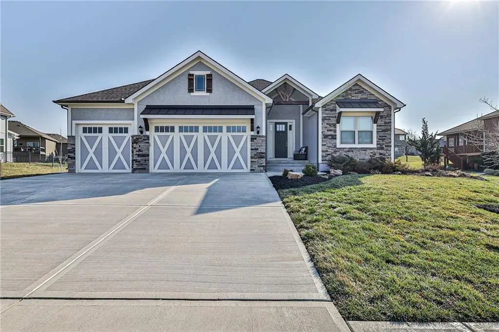 22613 Surrey LN, Peculiar, MO 64078