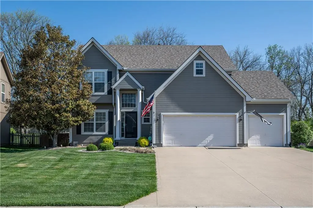2104 SW Eyrie RD, Lee's Summit, MO 64082