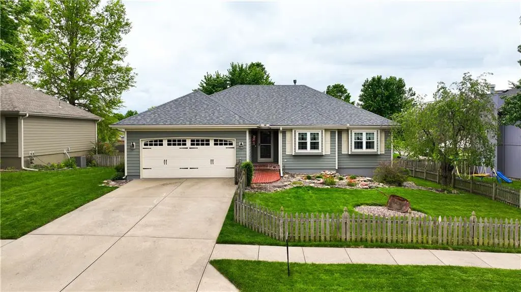 703 E 16th ST, Kearney, MO 64060