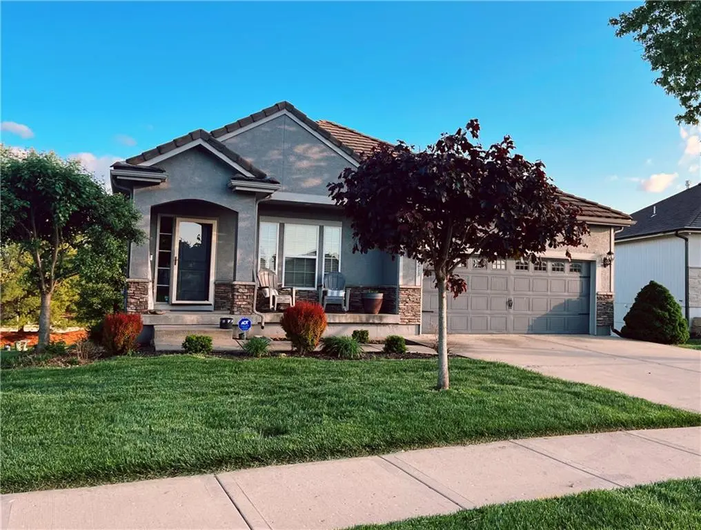 4213 NE Hideaway DR, Lee's Summit, MO 64064