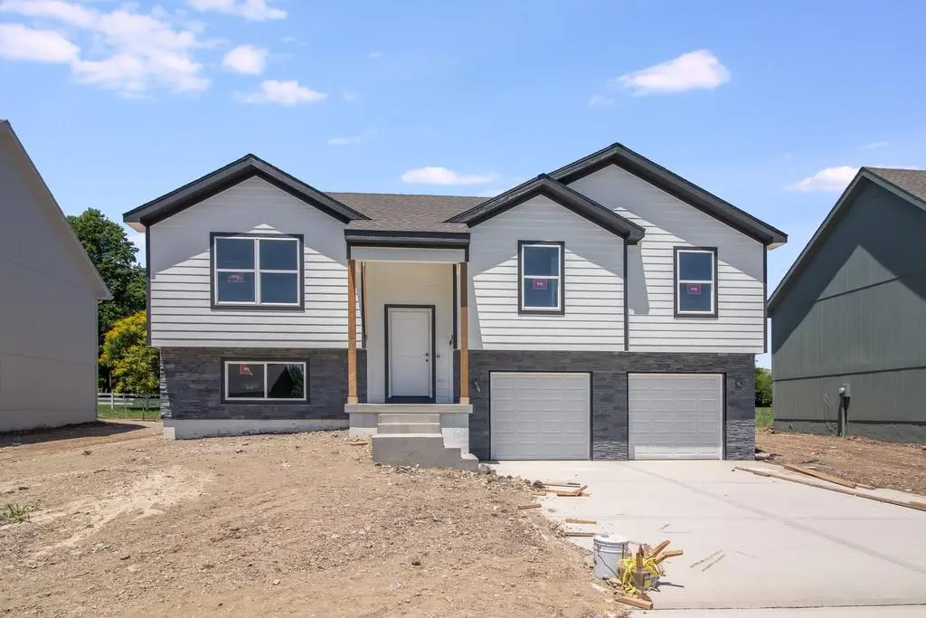 21404 W 216th ST, Spring Hill, KS 66083