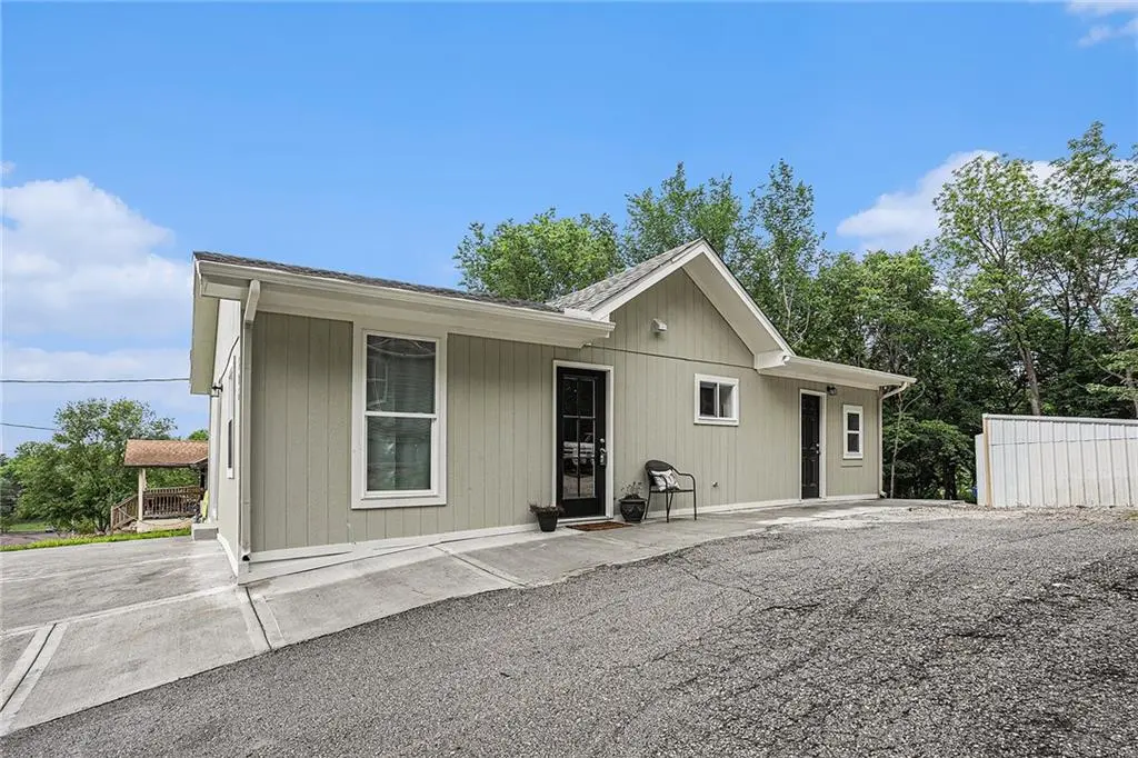 506 High ST, Edwardsville, KS 66111