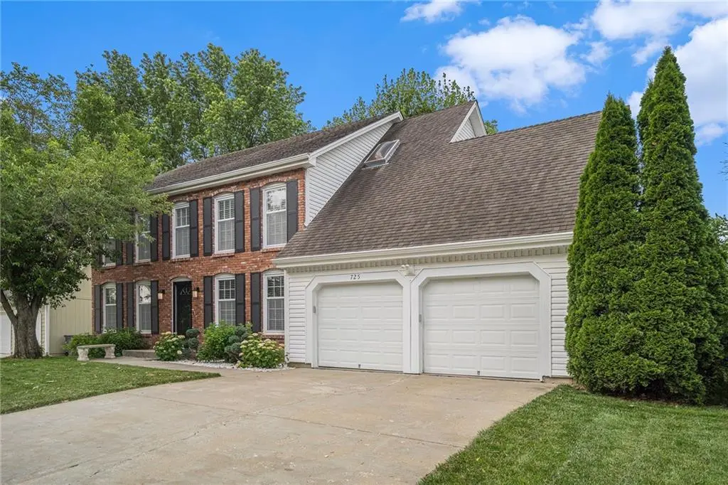 725 N Persimmon DR, Olathe, KS 66061