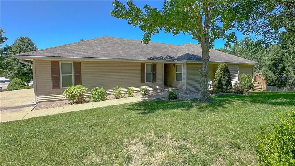1106 Melanie LN, Excelsior Springs, MO 64024