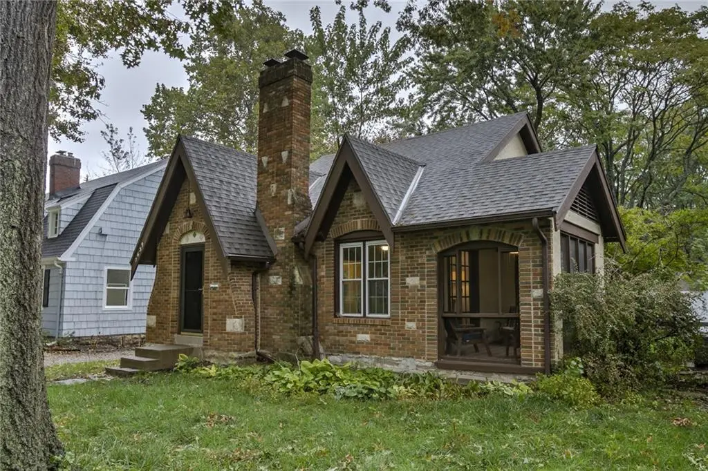 7639 Holmes RD, Kansas City, MO 64131