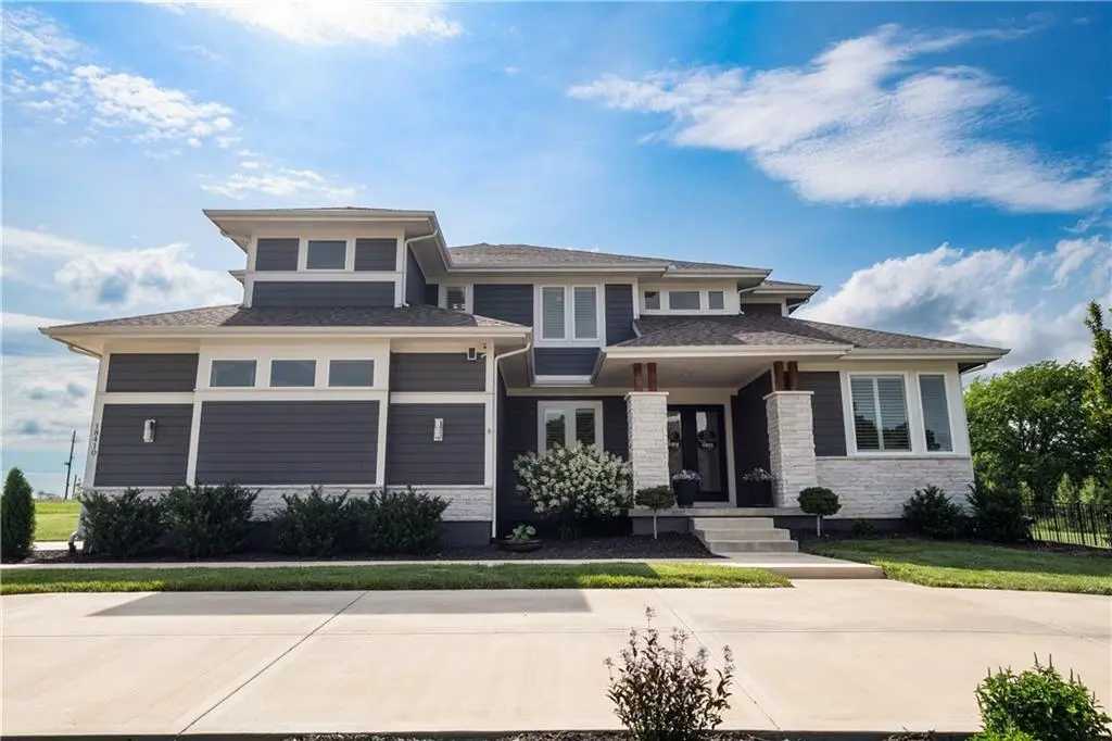 18410 Mohawk LN, Stilwell, KS 66085