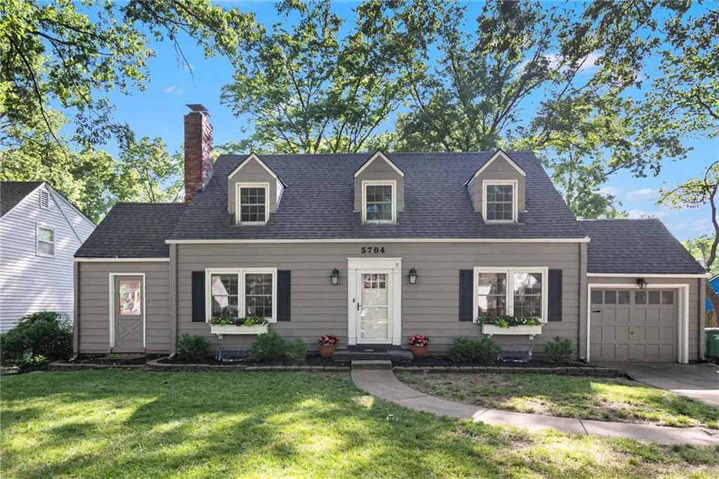 5704 Ash DR, Roeland Park, KS 66205