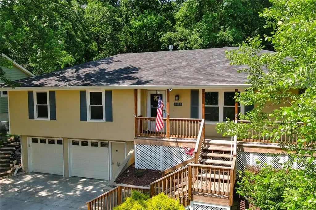 2100 S 19th TER, Leavenworth, KS 66048