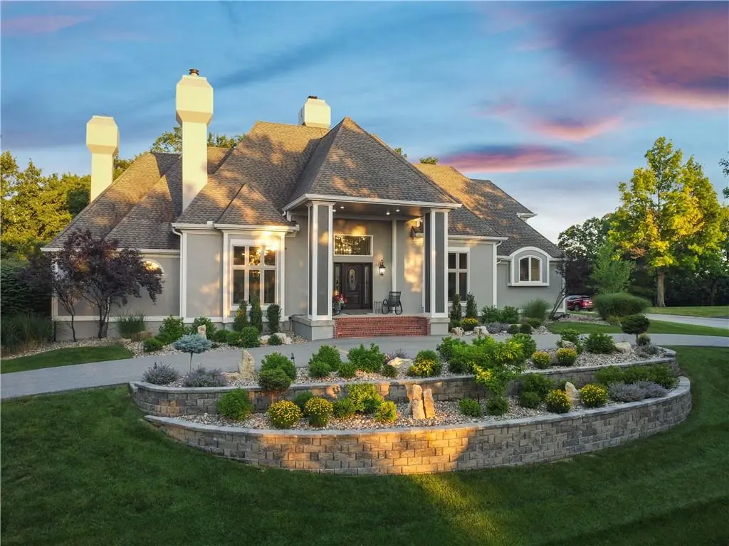 1025 NE Moss Point RD, Lee's Summit, MO 64064