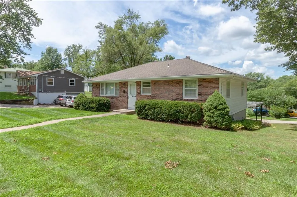218 Woods AVE, Excelsior Springs, MO 64024