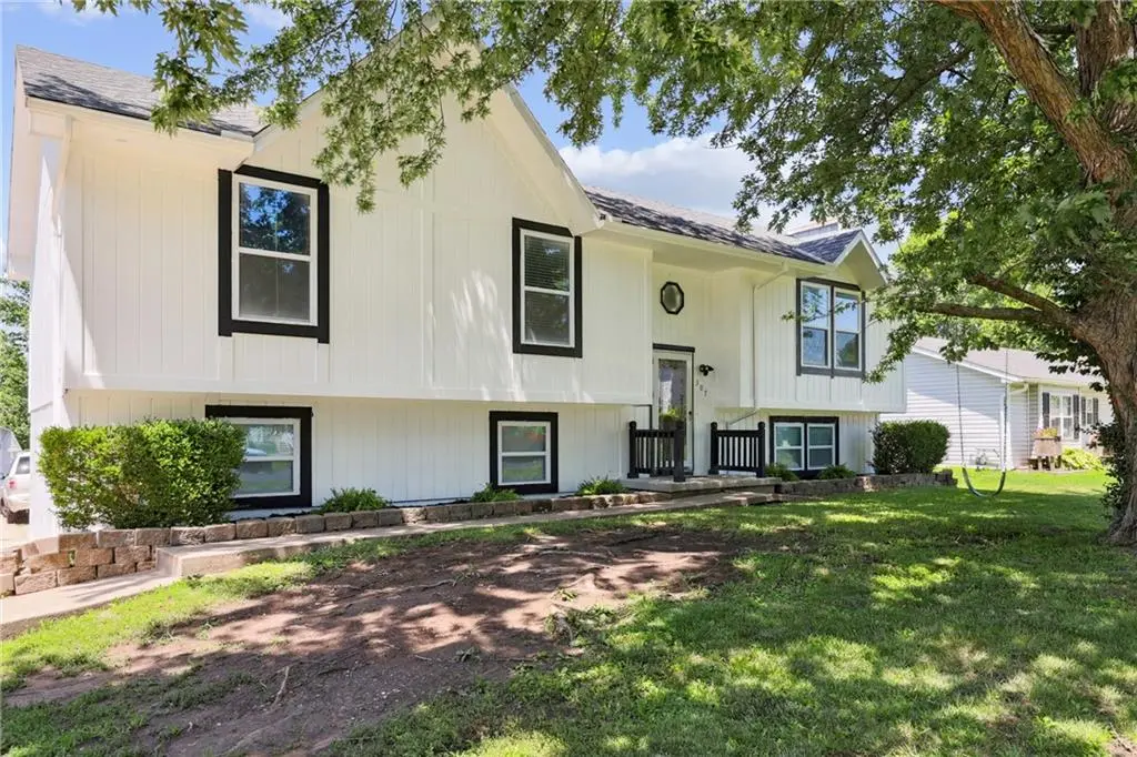 307 S Johnson DR, Odessa, MO 64076