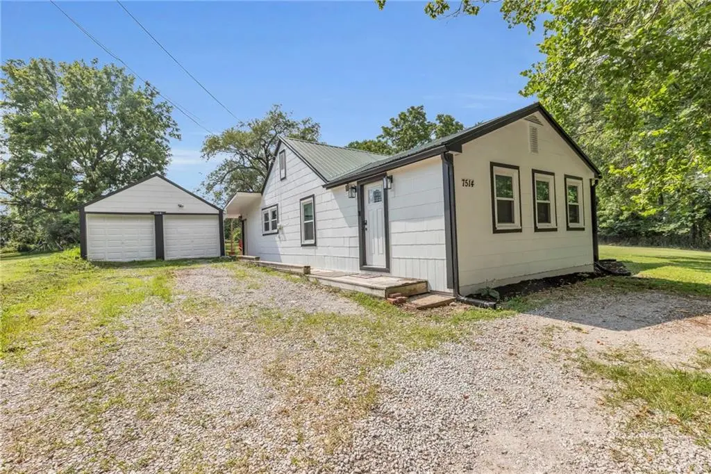 7514 NW Hampton RD, Parkville, MO 64152