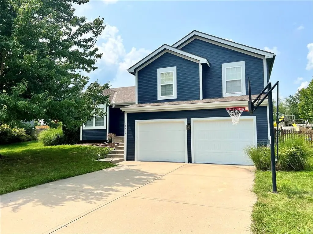 10614 N MARSH AVE, Kansas City, MO 64157