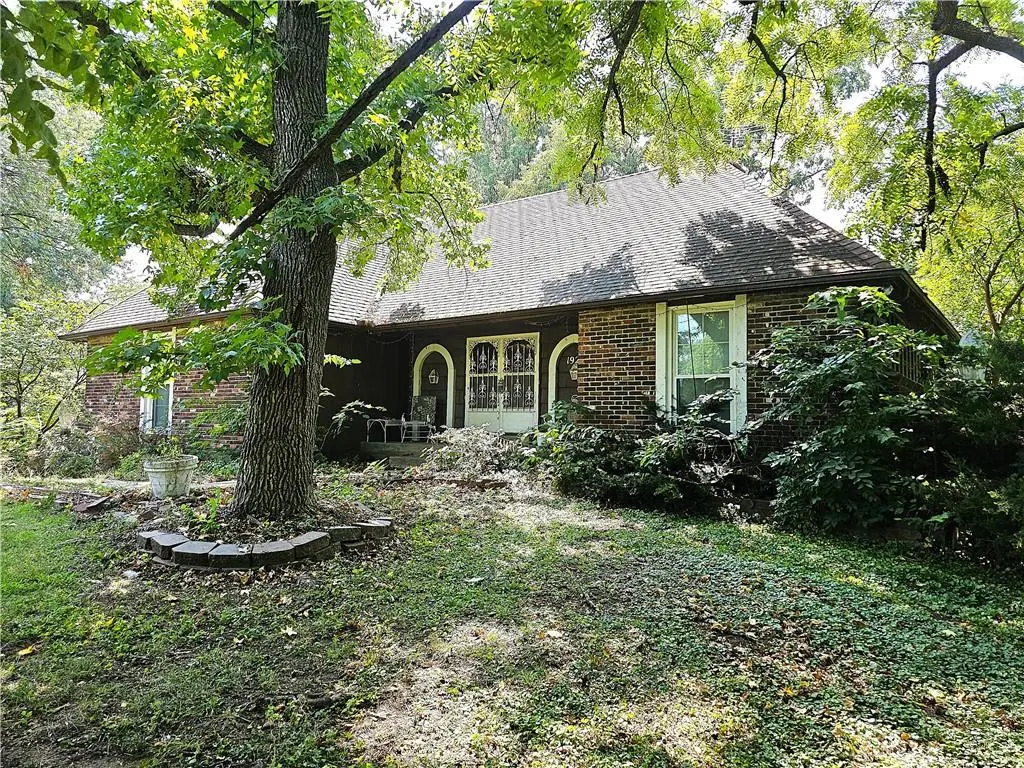 19280 S HEDGE LN, Spring Hill, KS 66083