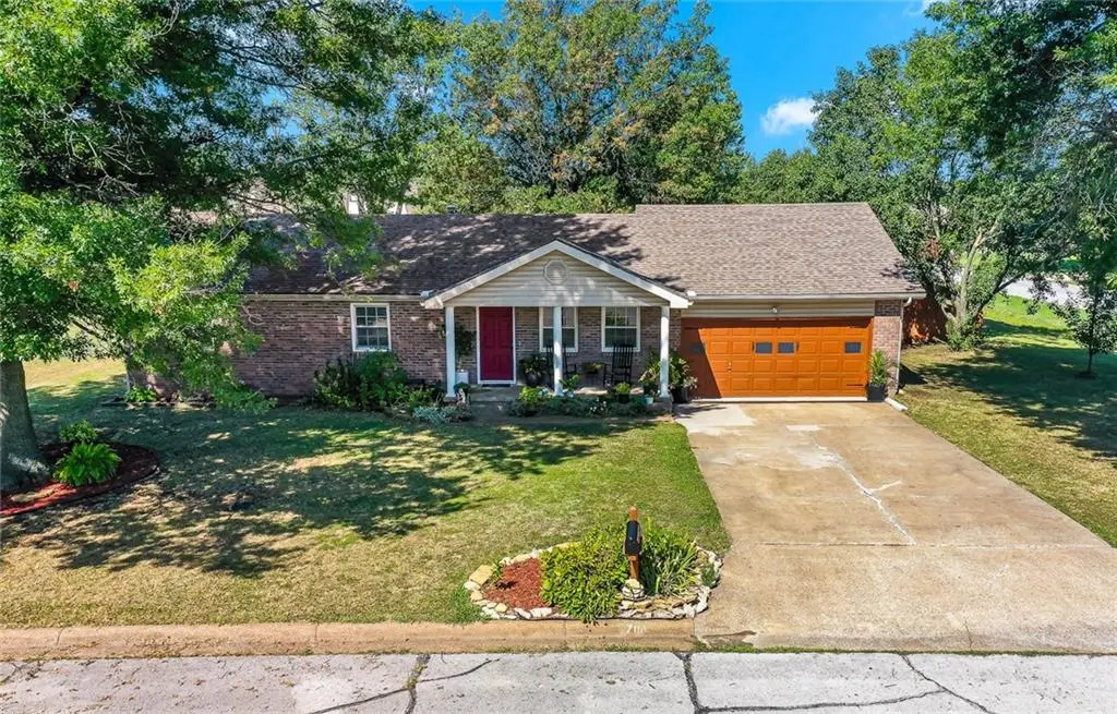 708 Creek AVE, Parsons, KS 67357