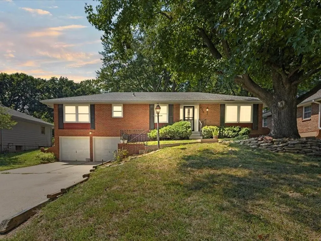 2310 N McBride AVE, Sugar Creek, MO 64050