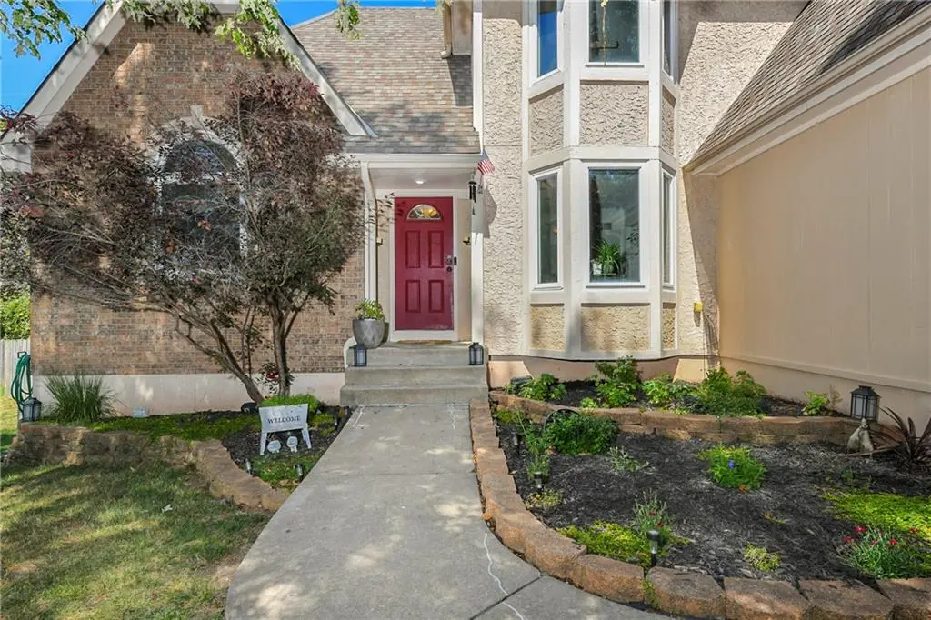 3725 SW Kimstin CIR, Blue Springs, MO 64015