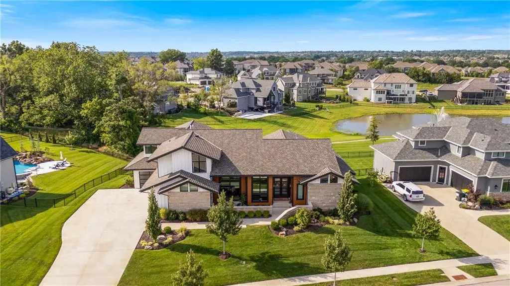 10802 W 173rd TER, Overland Park, KS 66221