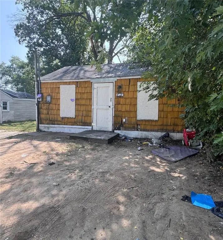 4921 Blue LN, Kansas City, KS 66104