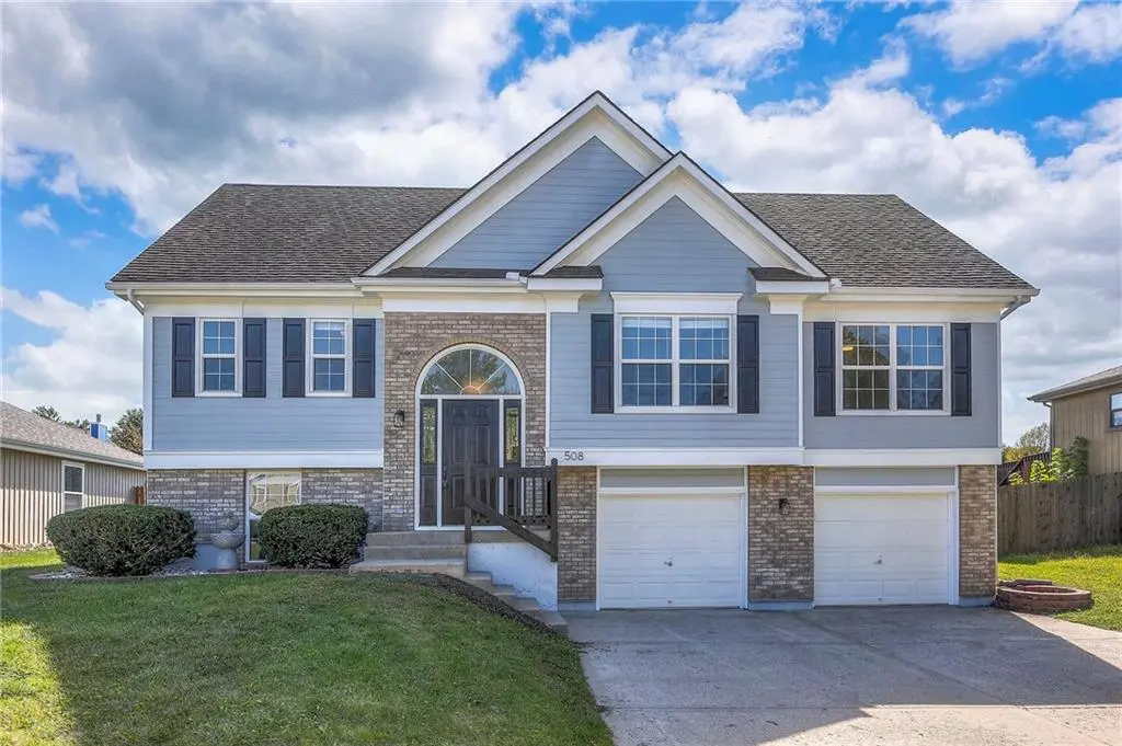 508 SE Saratoga DR, Blue Springs, MO 64014