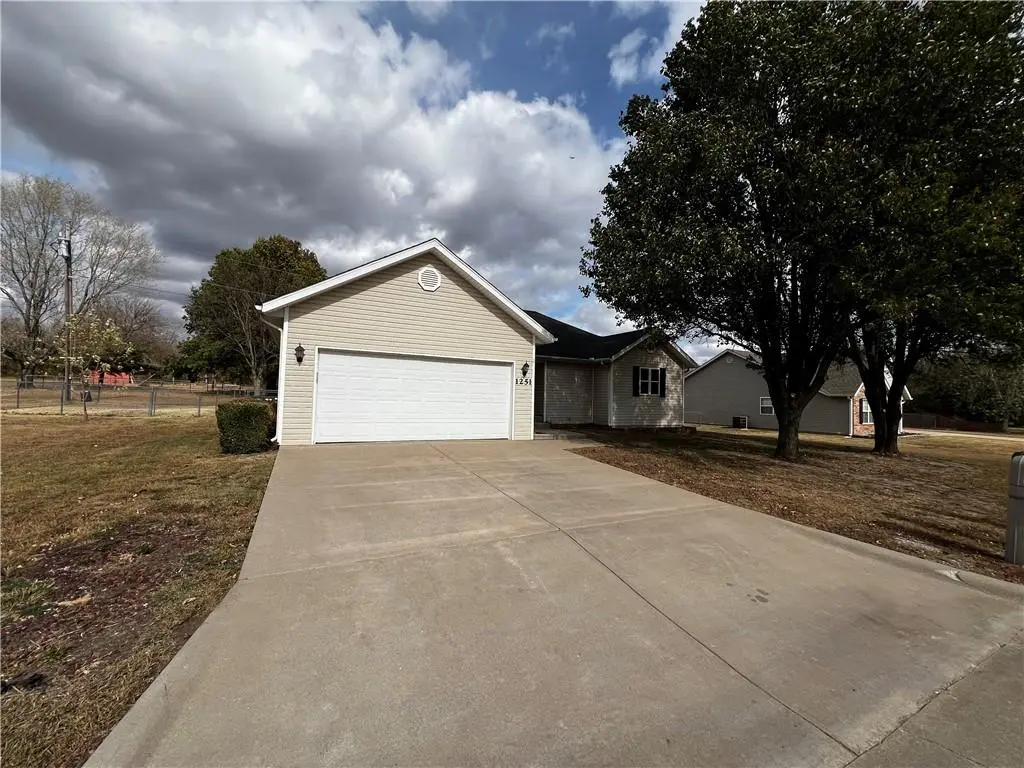 1251 E Amber DR, Oronogo, MO 64855