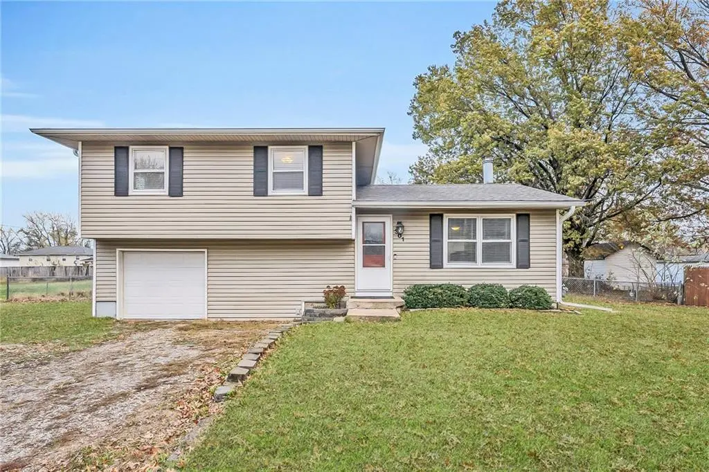 301 W 8TH ST, Edgerton, KS 66021