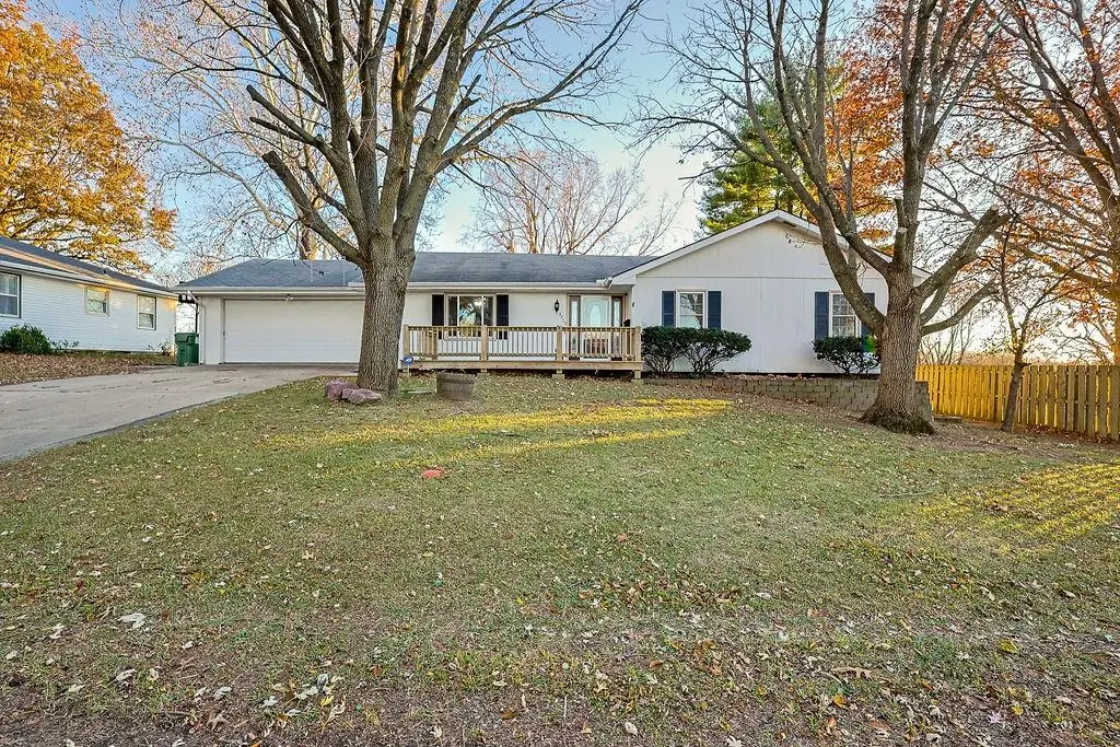 3210 Neighbor RD, St Joseph, MO 64506