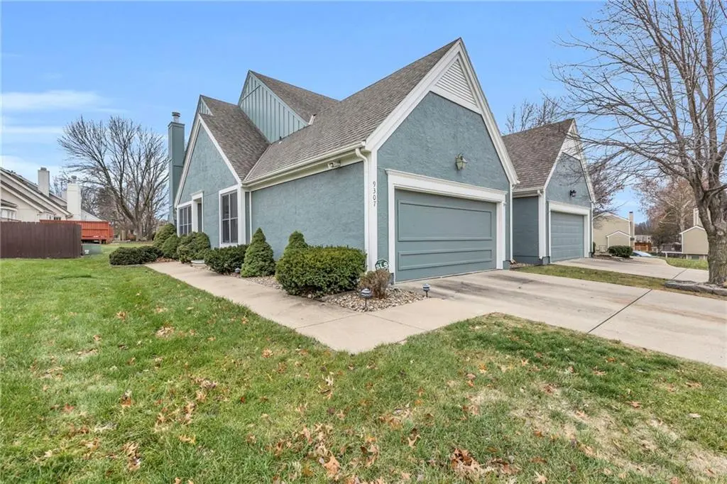 9307 W 119th TER, Overland Park, KS 66213