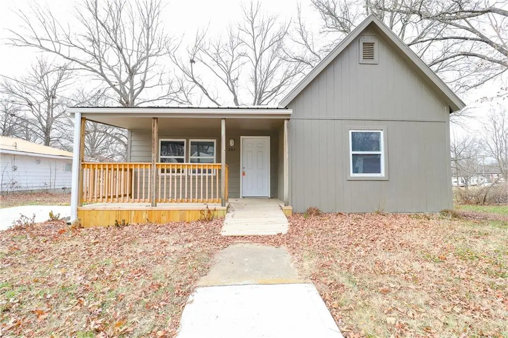 205 S College ST, Calhoun, MO 65323