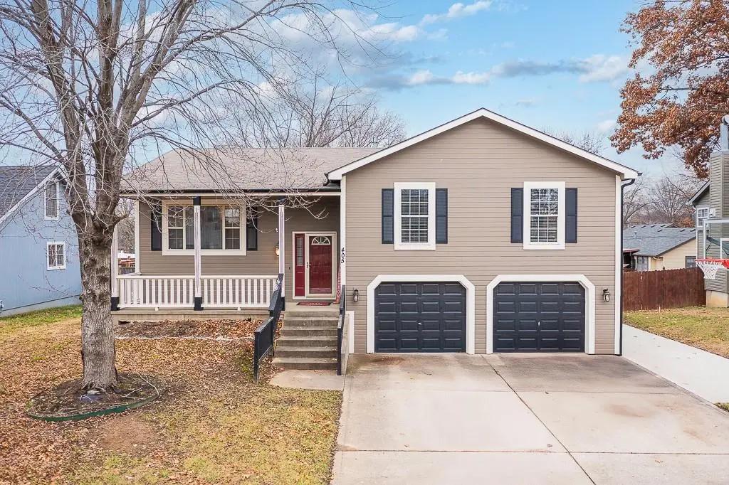 405 Carriage XING, Lansing, KS 66044