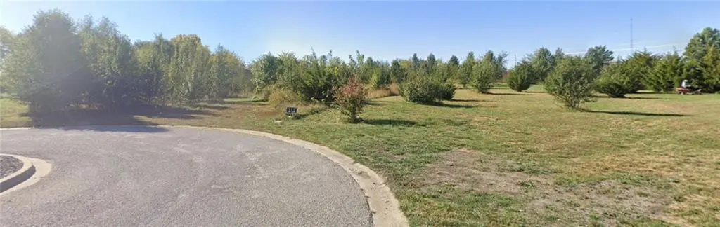 18450 Mohawk LN, Stilwell, KS 66085
